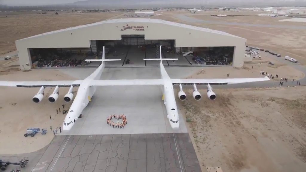 Vista aérea de stratolaunch el avión más grande del mundo